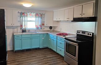 2 beds, 1 bath, $1,295