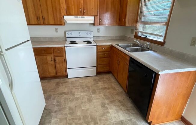 2 beds, 1 bath, 903 sqft, $1,240, Unit C-4