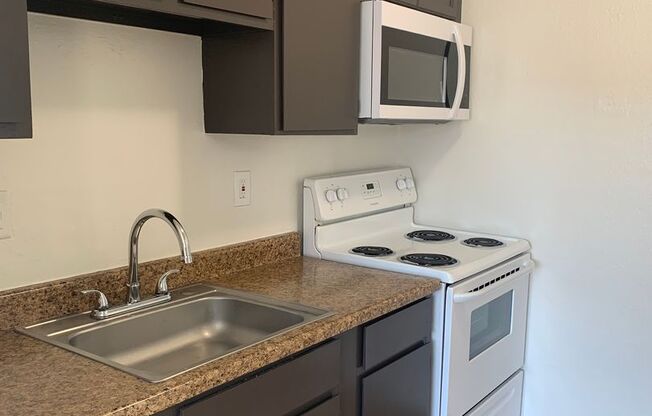 1 bed, 1 bath, 620 sqft, $1,200, Unit 3220 N