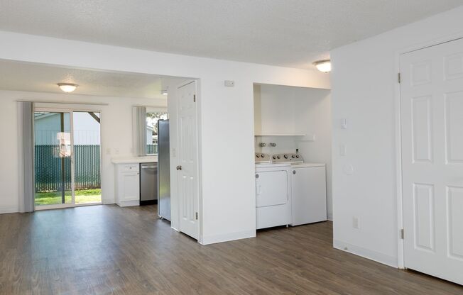 2 beds, 1 bath, 843 sqft, $1,299, Unit 036