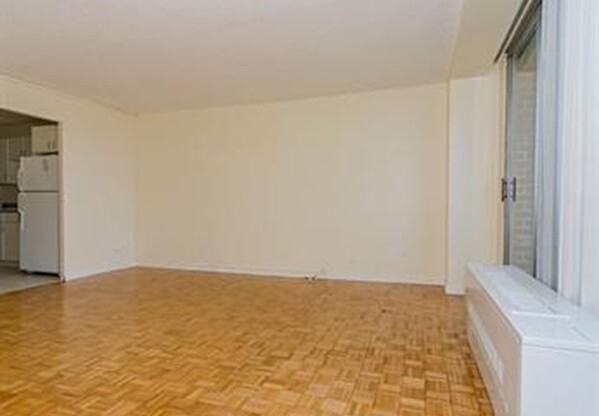 Studio, 1 bath, 500 sqft, $2,375, Unit 913
