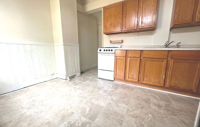 1 bed, 1 bath, $995, Unit 1W