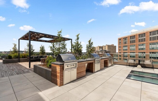 Studio, 1 bath, 557 sqft, $3,075, Unit 2-703