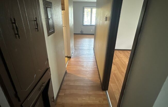 3 beds, 1 bath, $1,400, Unit 2