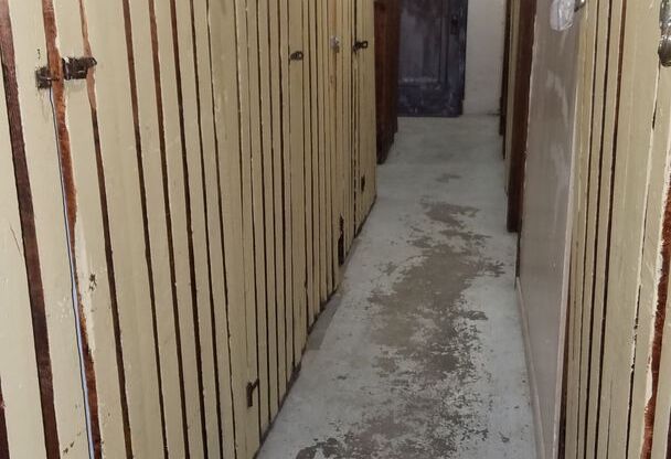 2 beds, 1 bath, 1,100 sqft, $1,275, Unit 17