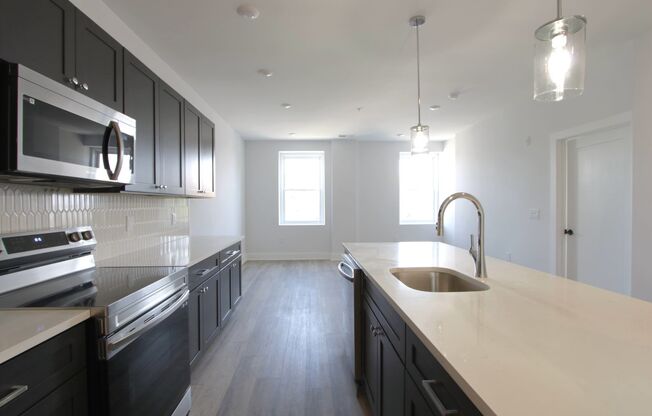 2 beds, 2 baths, 912 sqft, $1,675, Unit 306