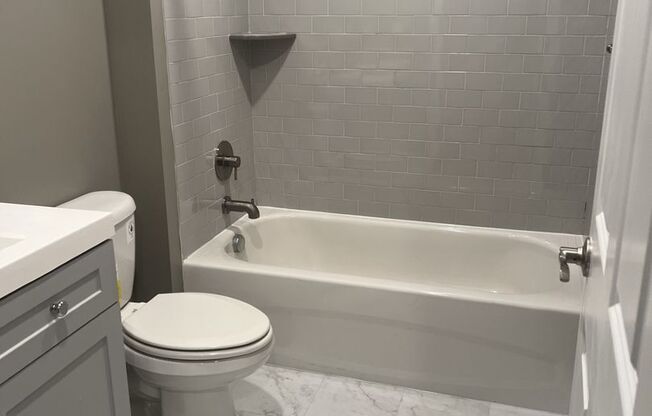 2 beds, 1 bath, 872 sqft, $1,495, Unit 208