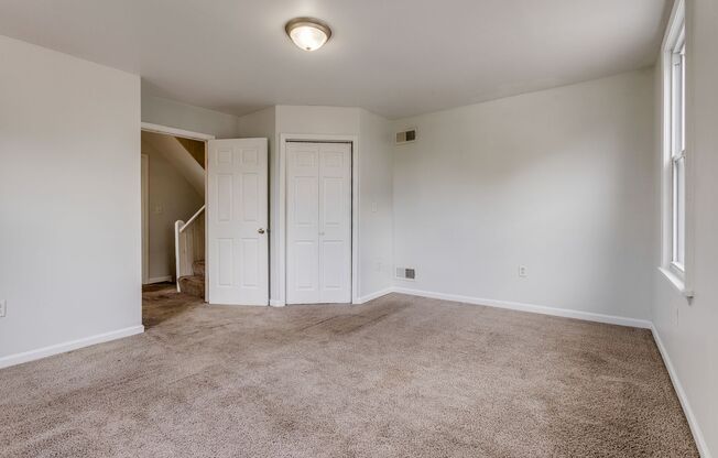 4 beds, 1.5 baths, $1,599, Unit Top