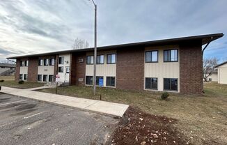 3 beds, 1 bath, $1,030, Unit 707-22