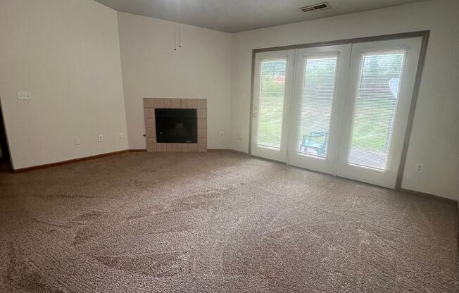 3521/3523 E Thornhill Circle