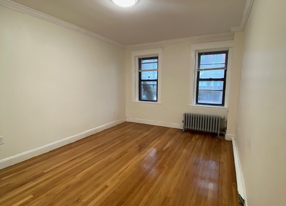 3 beds, 1 bath, 960 sqft, $3,100, Unit 8