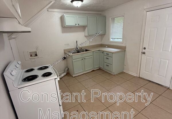 929 MAGNOLIA DR