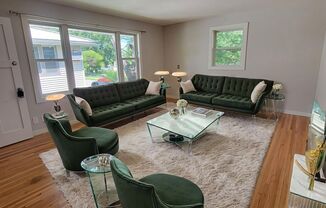 Renovated Upper Level Duplex - Armatage Neighborhood