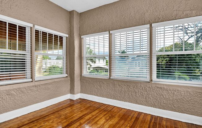 Charming and Spacious 2BR/1BA Unit in Historic Kenwood, St. Pete!