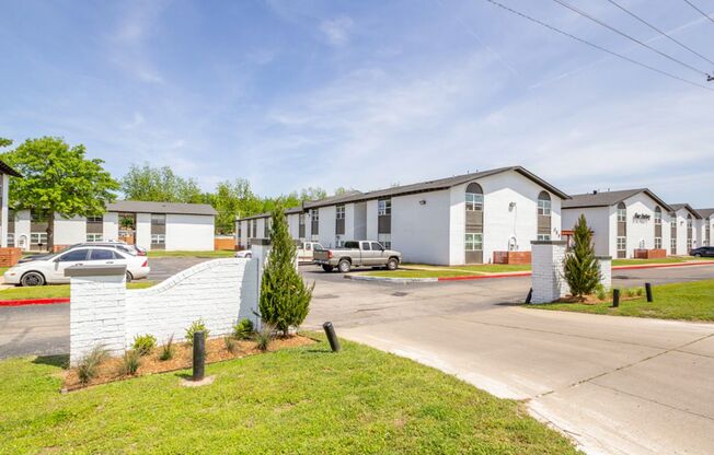 2 beds, 1 bath, 876 sqft, $995, Unit 204