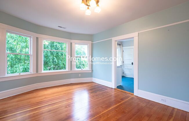Spacious Upper Level Two Bedroom Duplex In The Heart Of NE Portland!