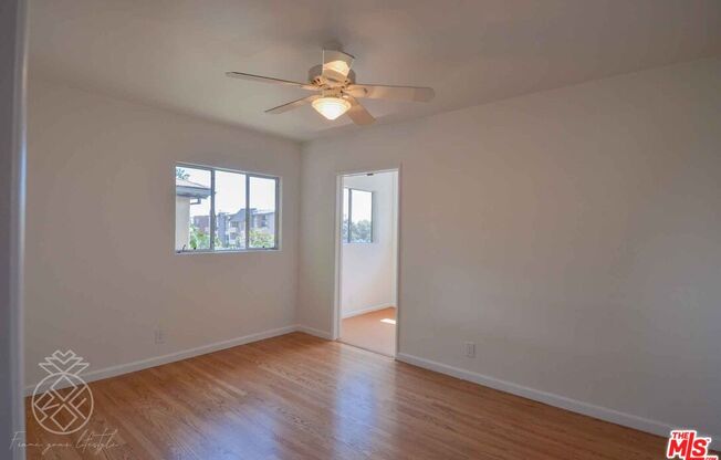 2260 FOX HLS DR