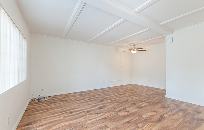 2BD/1BA CROWN POINT APARTMENT - 2 BLOCKS TO SAIL BAY - $2,945/mo!