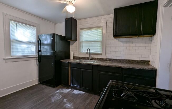 3 beds, 1 bath, $1,400