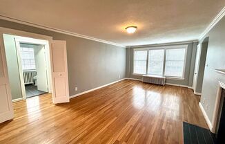 2 beds, 1 bath, $1,600, Unit Unit 4