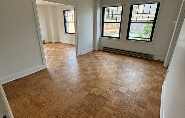 2 beds, 1 bath, 940 sqft, $2,795, Unit 604
