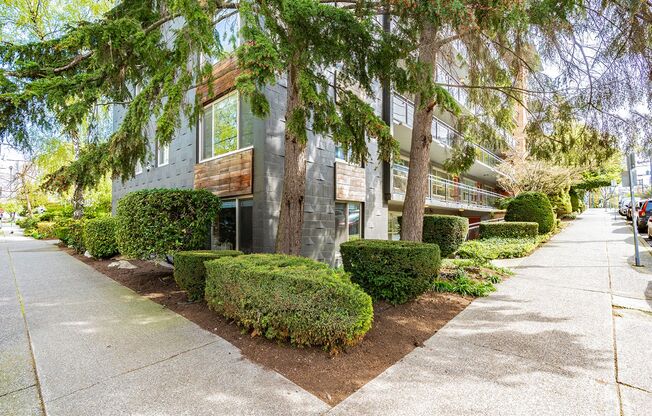 700 E Mercer