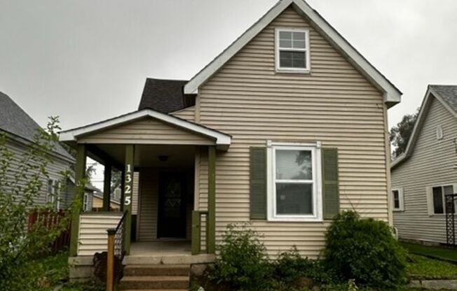 Large 3 bed 1 bath! - Elwood!