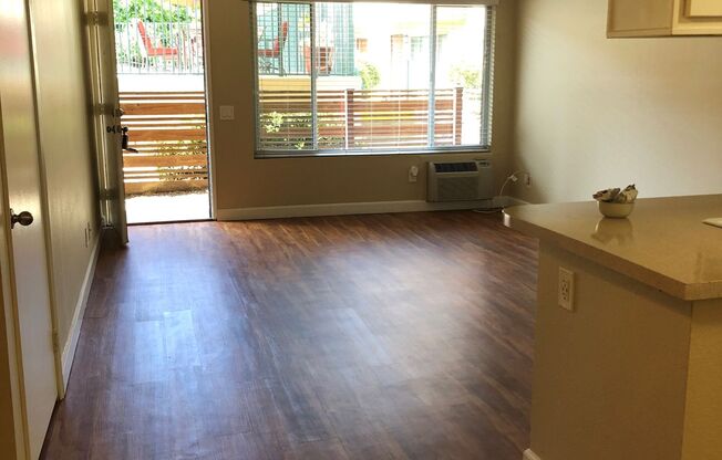 2 beds, 1 bath, $2,525, Unit 87