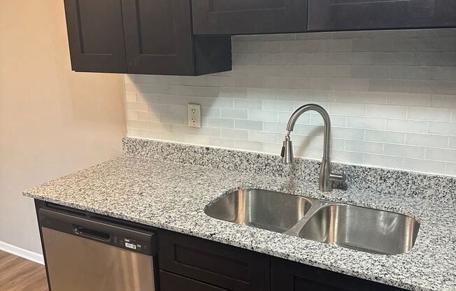 2 beds, 1 bath, 921 sqft, $1,589, Unit 3-303