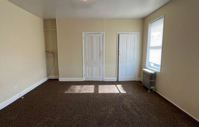 3 beds, 1 bath, $1,800, Unit 2