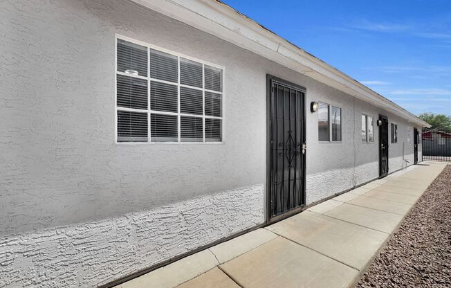 Central Phoenix 2/1 Ground Floor Super Clean.