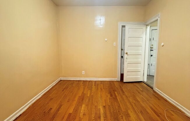 983 UTICA AVE