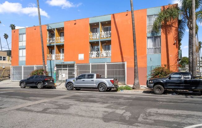 935 S Mariposa Ave