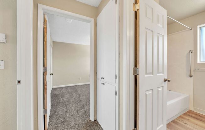 2 beds, 1.5 baths, 865 sqft, $1,450, Unit 10