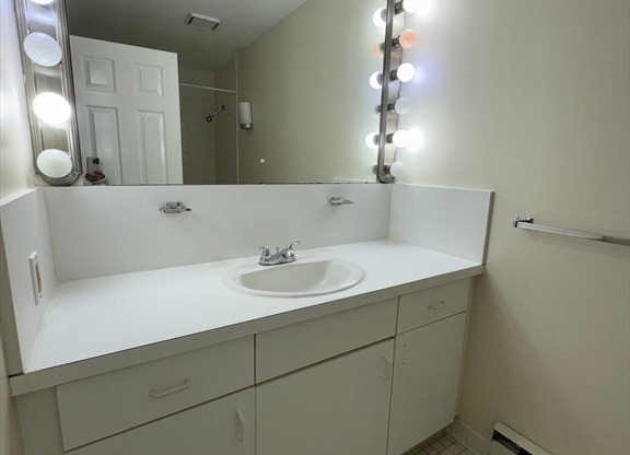 2 beds, 2 baths, $3,500, Unit 24B