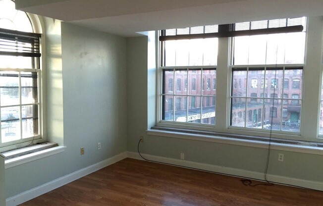 2 beds, 1 bath, 696 sqft, $1,800, Unit 1-21