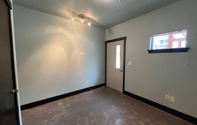 Studio, 1 bath, $1,275, Unit 960 Lincoln - 107