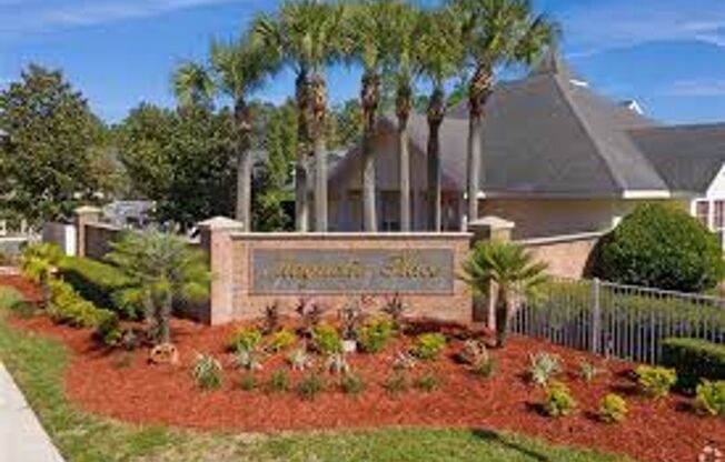 2 bedroom 2 1/2 bath in NW Magnolia Place