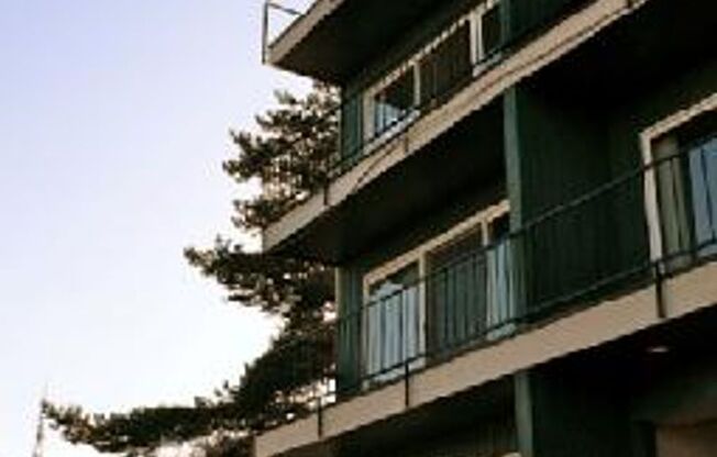 Hilltop House Apartments