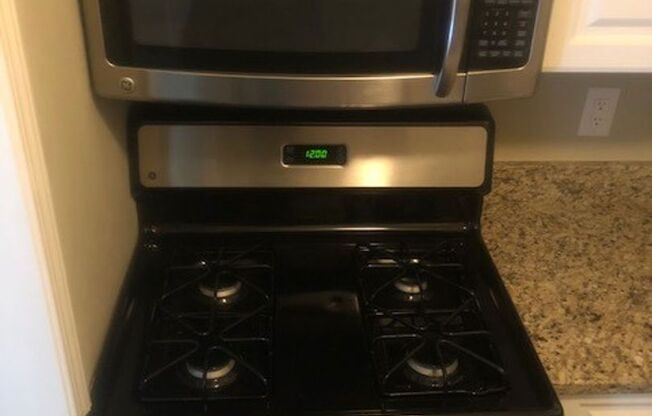 * Move In Special- $500.00 of 1st Month Rent*Beautiful updated 1 Bedroom, 1 bath- FIRST FLOOR CONDO! Washer/Dryer included!