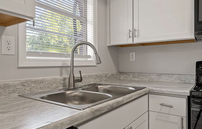 2 beds, 1 bath, 850 sqft, $850, Unit B2