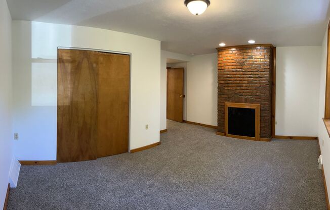 2 beds, 1 bath, $1,225, Unit Apt #1