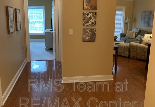 1 bed, 1.5 baths, 1,025 sqft, $1,595