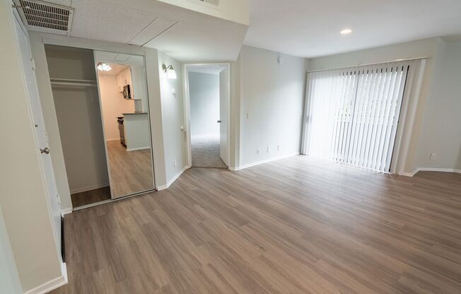 1 bed, 1 bath, 705 sqft, $1,598, Unit 313