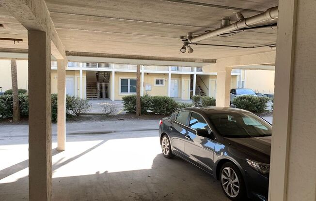 2/2.5 Condo in Jacksonville Beach - 2 Minute Walk to the Beach! REDUCED APP FEE!