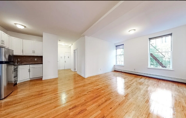 376 W 127 ST