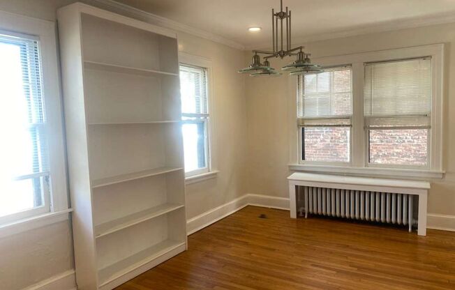 1 bed, 1 bath, 1,000 sqft, $1,800, Unit 812-204