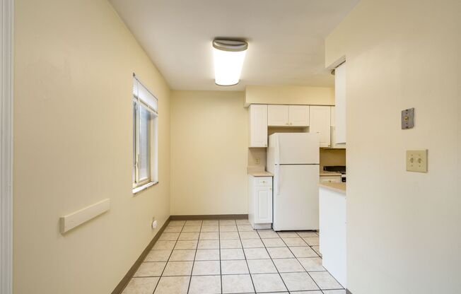 2 beds, 1 bath, 850 sqft, $1,100, Unit Apt. H