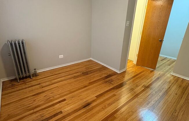 3 beds, 1 bath, 1,003 sqft, $1,250, Unit CA 143.5-2W
