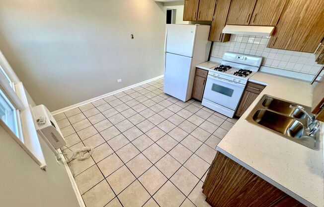 1 bed, 1 bath, $1,195, Unit Unit 2B